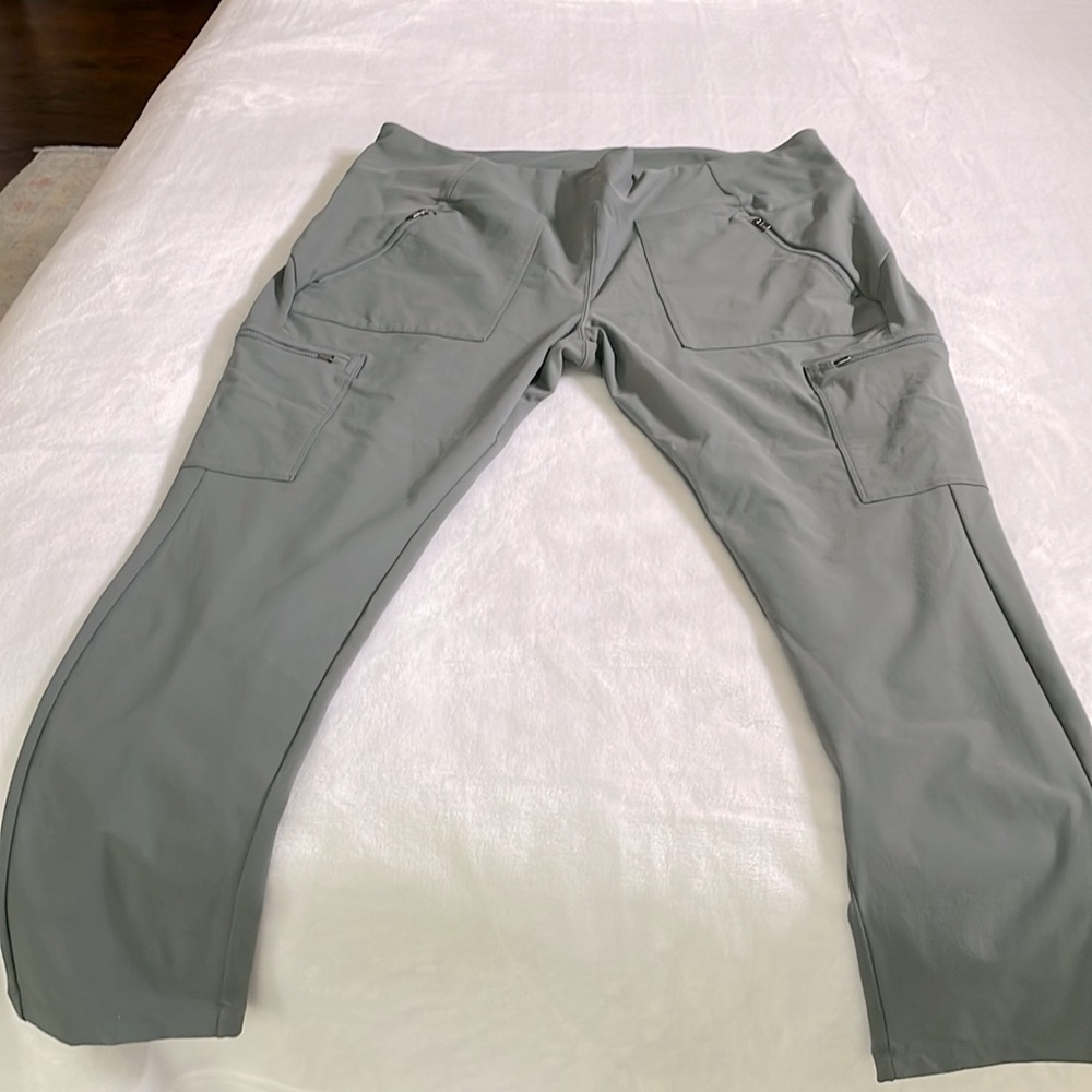 Athleta Headlands Hybrid II Cargo pants